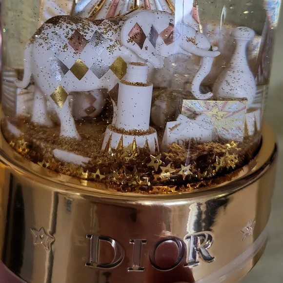 DIOR Holiday 2025 Snowglobe - Picture 3 of 3